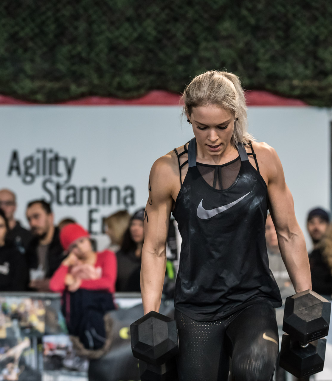 Sportfotografie: Athletin mit Kurzhanteln